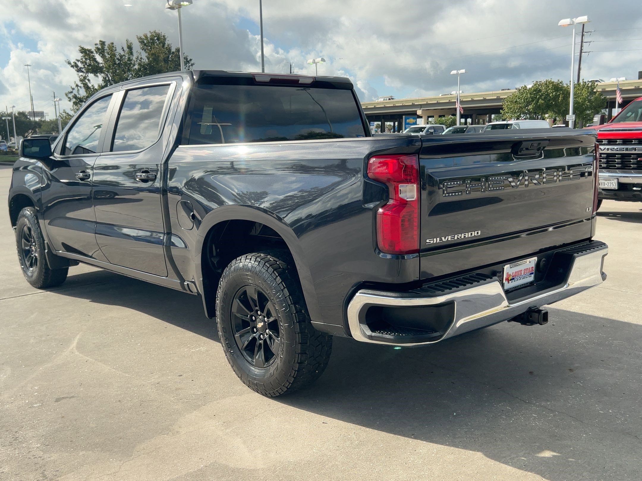 2023 Chevrolet Silverado 1500 LT photo 2