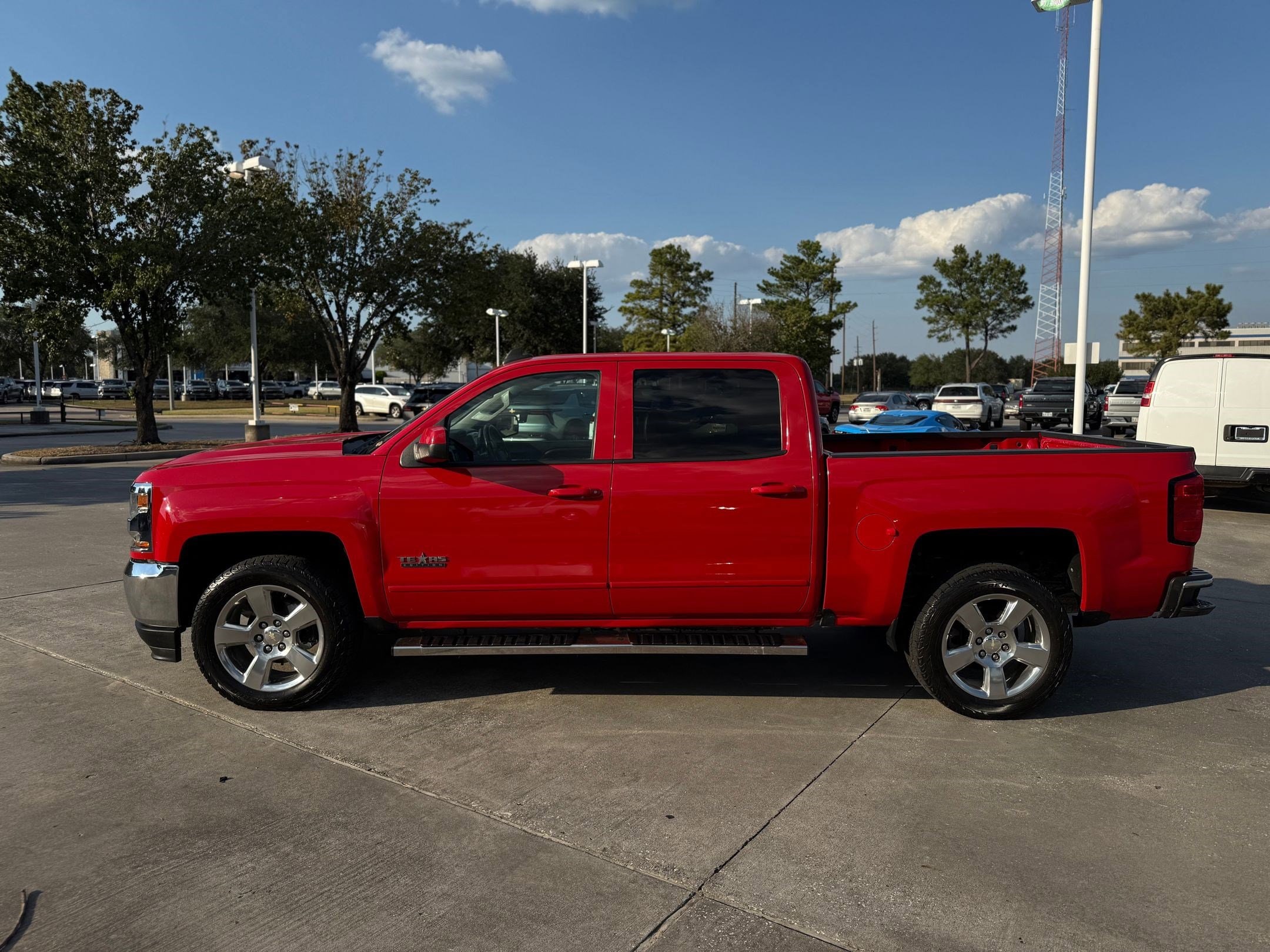 2018 Chevrolet Silverado 1500 LT photo 2