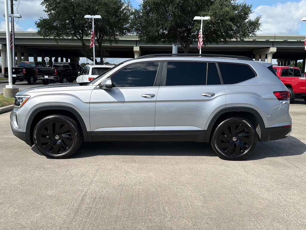 Used 2025 Volkswagen Atlas 2.0T SE w/Technology SUV