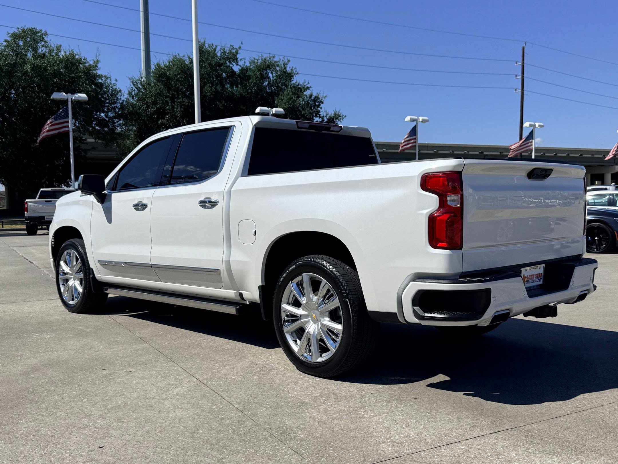 2025 Chevrolet Silverado 1500 High Country photo 3