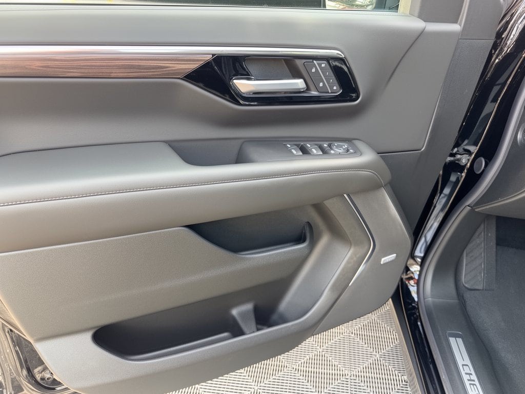 2026 Chevrolet Suburban LT - Photo 14