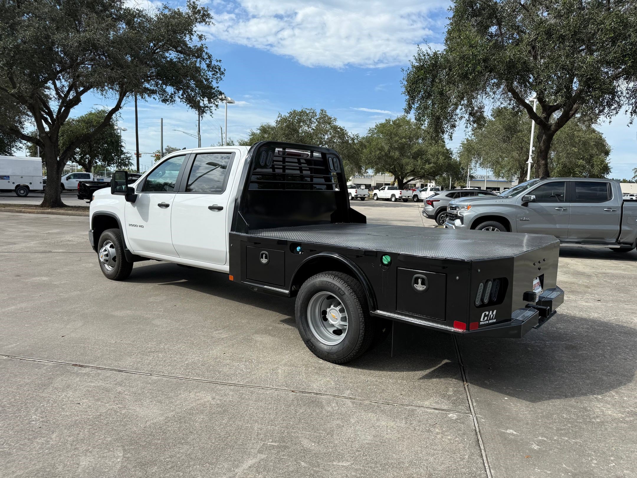 2025 Chevrolet Silverado 3500HD Work Truck photo 2