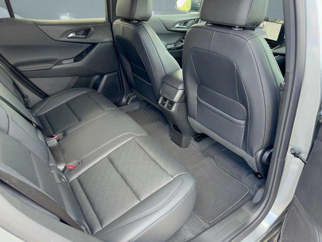 2027 Chevrolet Equinox LT - Photo 31