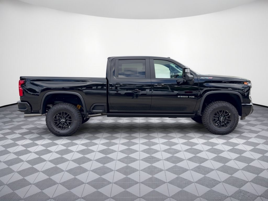 2026 Chevrolet Silverado 2500 HD ZR2 - Photo 8
