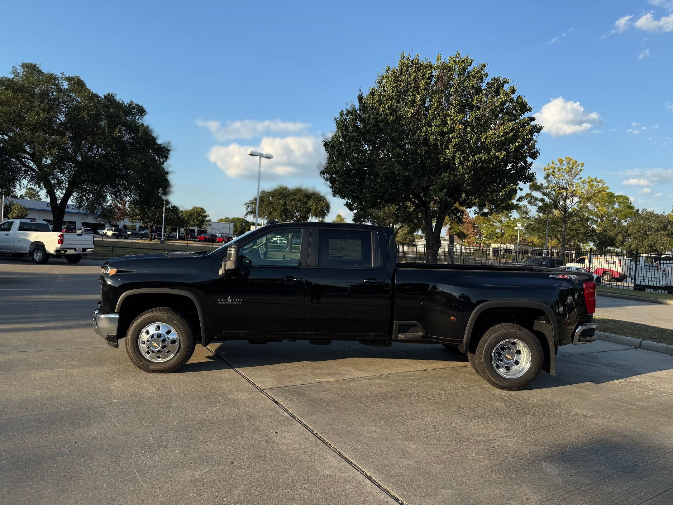 2025 Chevrolet Silverado 3500HD LT photo 2