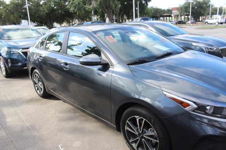 2023 Kia Forte LXS photo 3