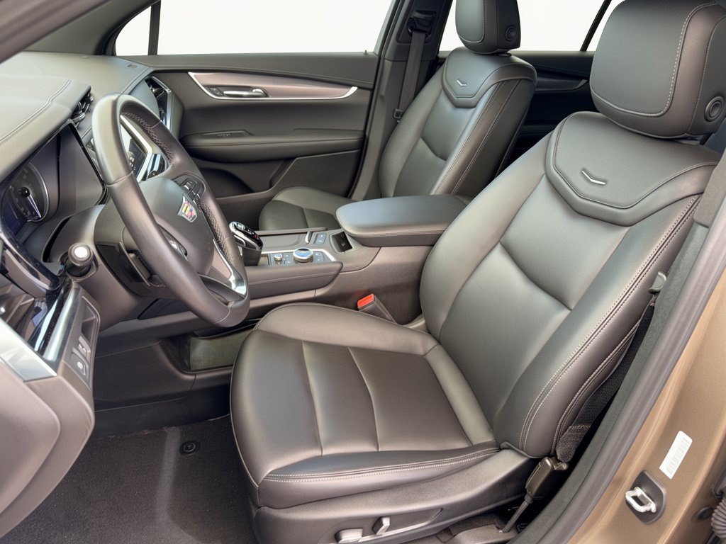 XT6 FWD Luxury SUV