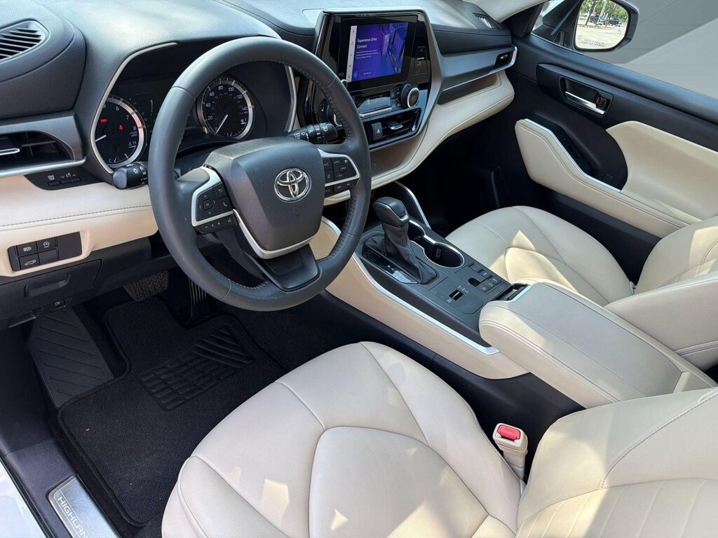 Used 2023 Toyota Highlander XLE SUV