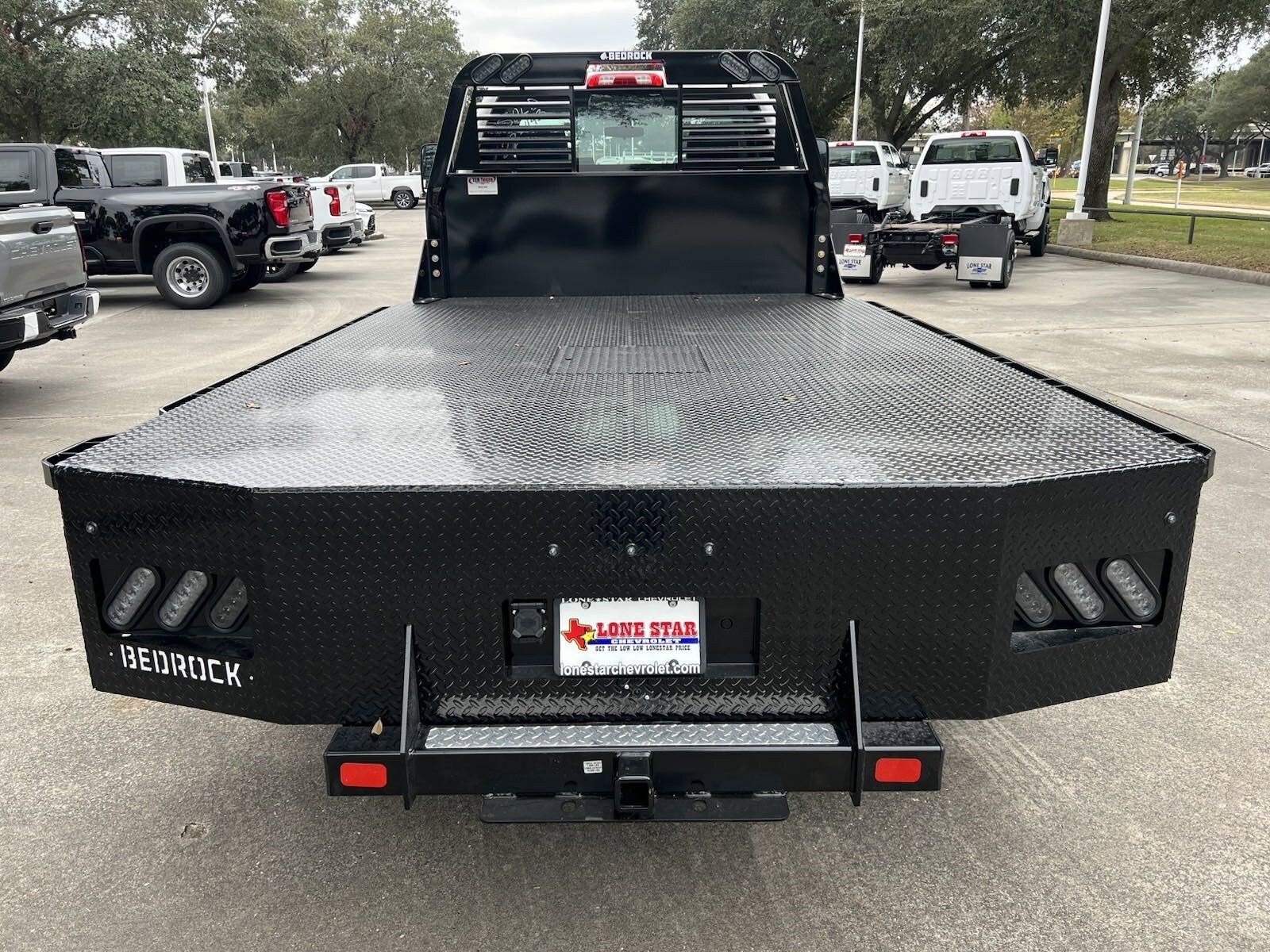 2023 Chevrolet Silverado 6500HD Work Truck photo 4