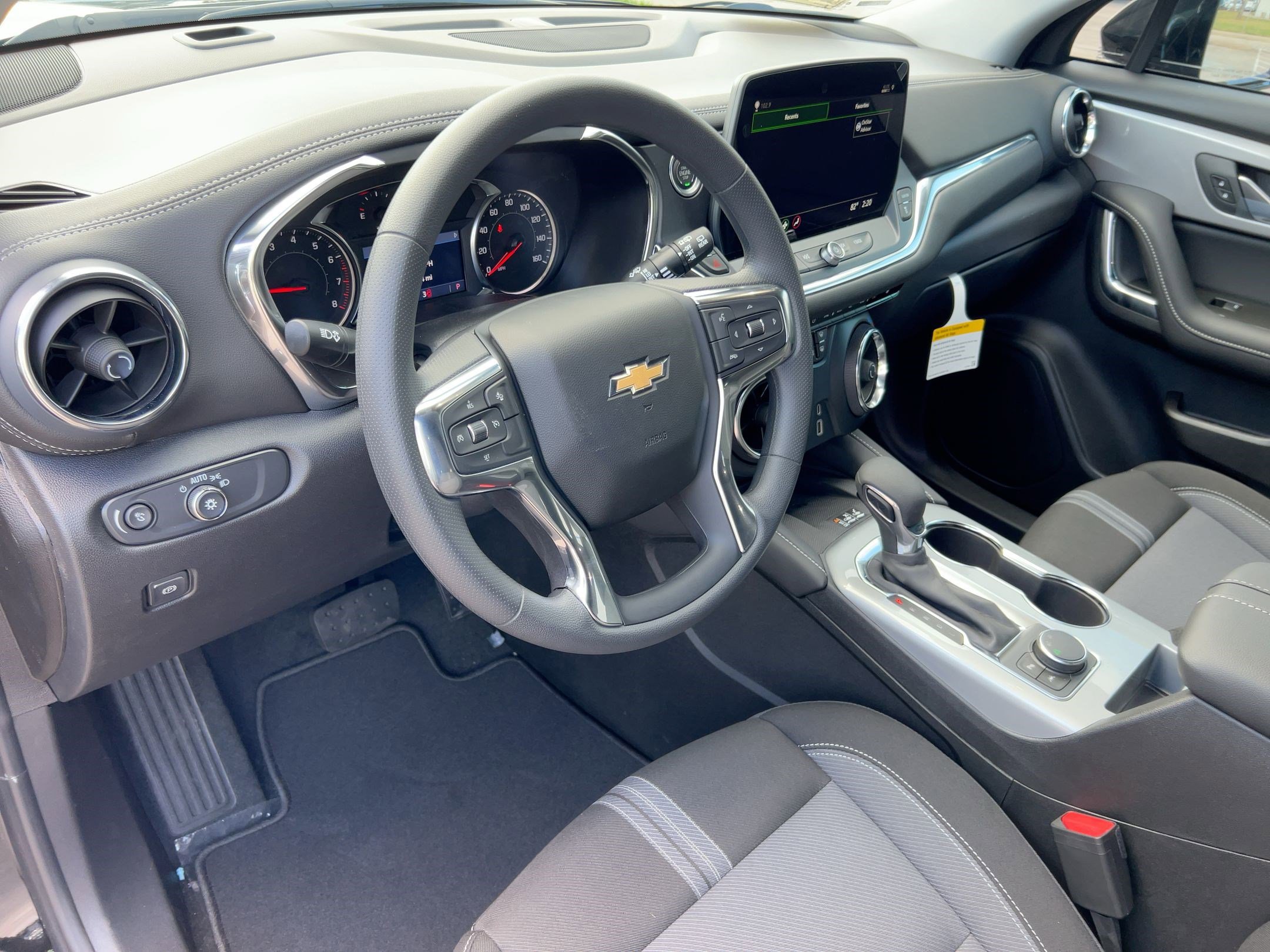 2026 Chevrolet Blazer 2LT photo 2