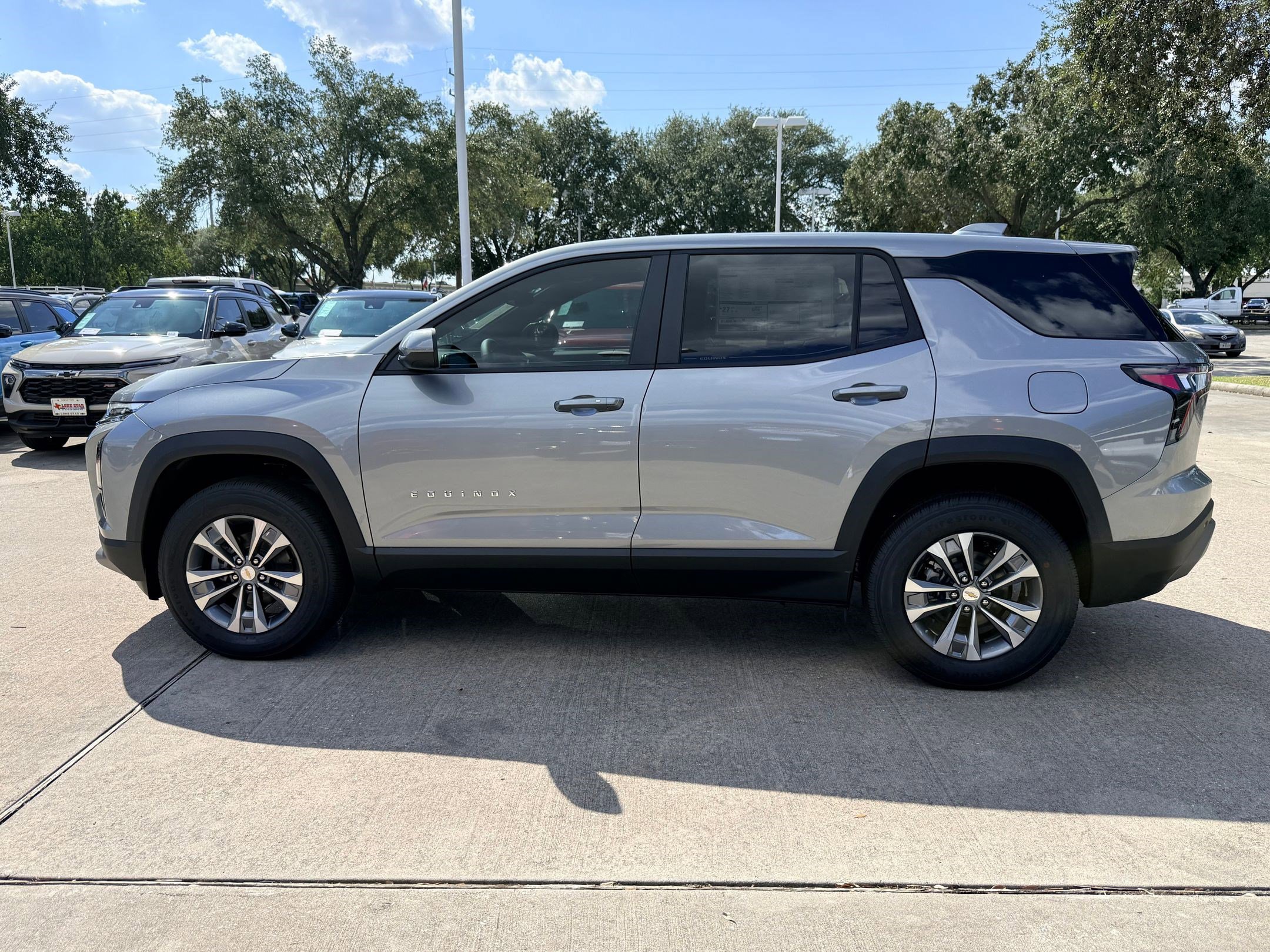 2026 Chevrolet Equinox LT photo 2