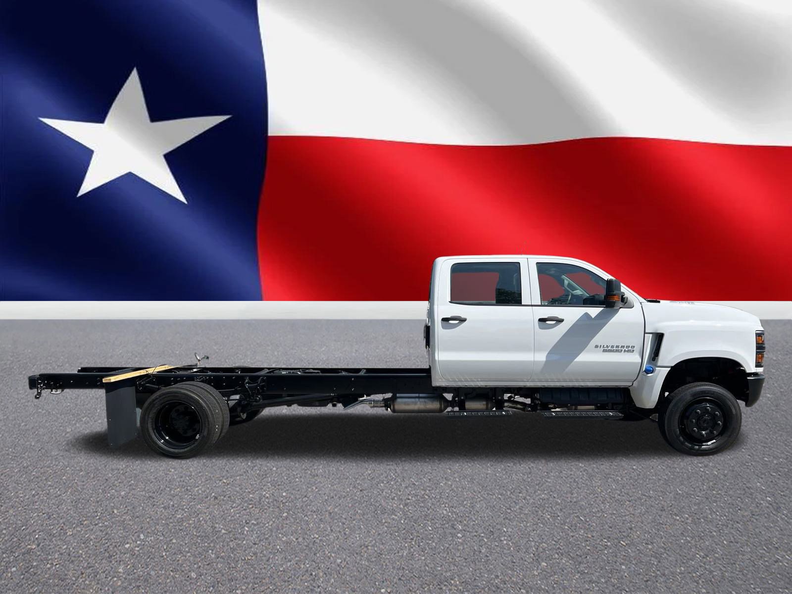 2024 Chevrolet Silverado 5500HD Work Truck photo 3