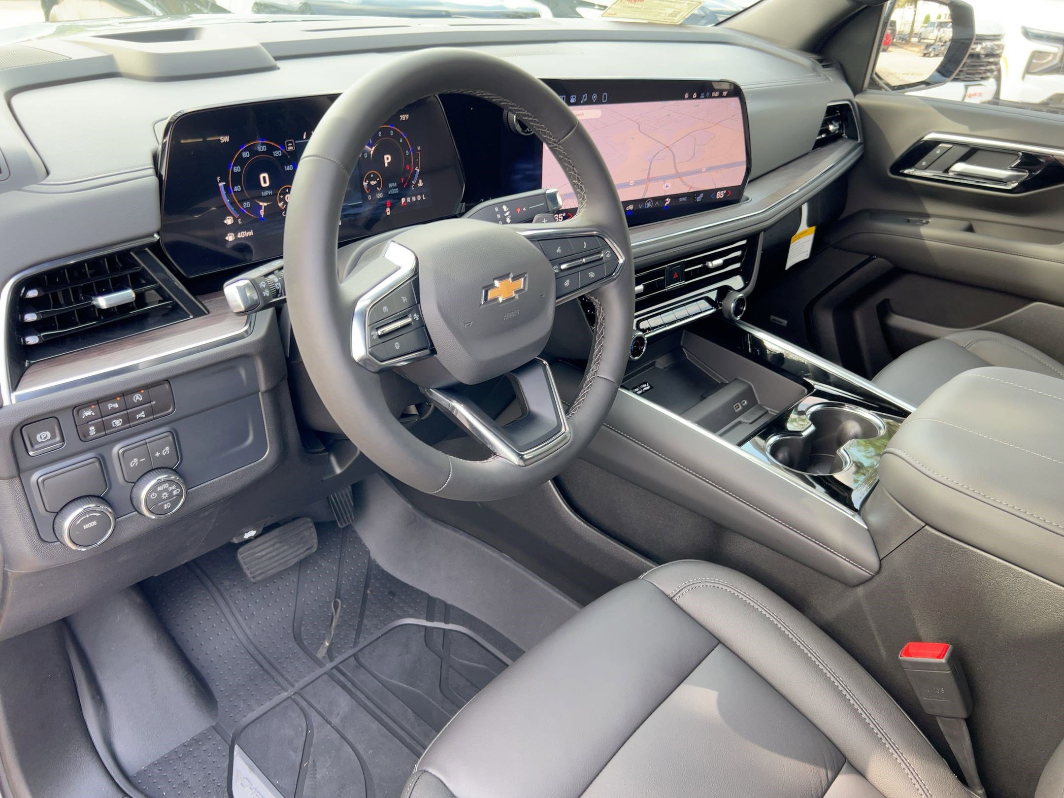 2026 Chevrolet Suburban LT photo 4