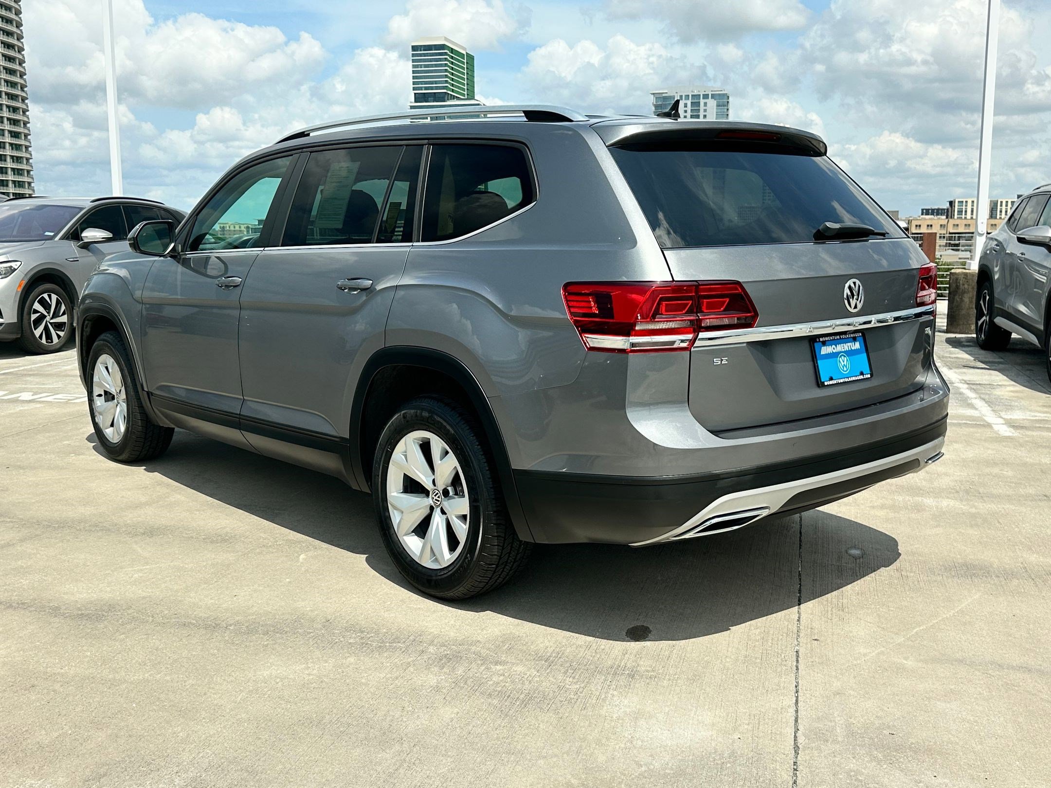 2018 Volkswagen Atlas SE Technology photo 2