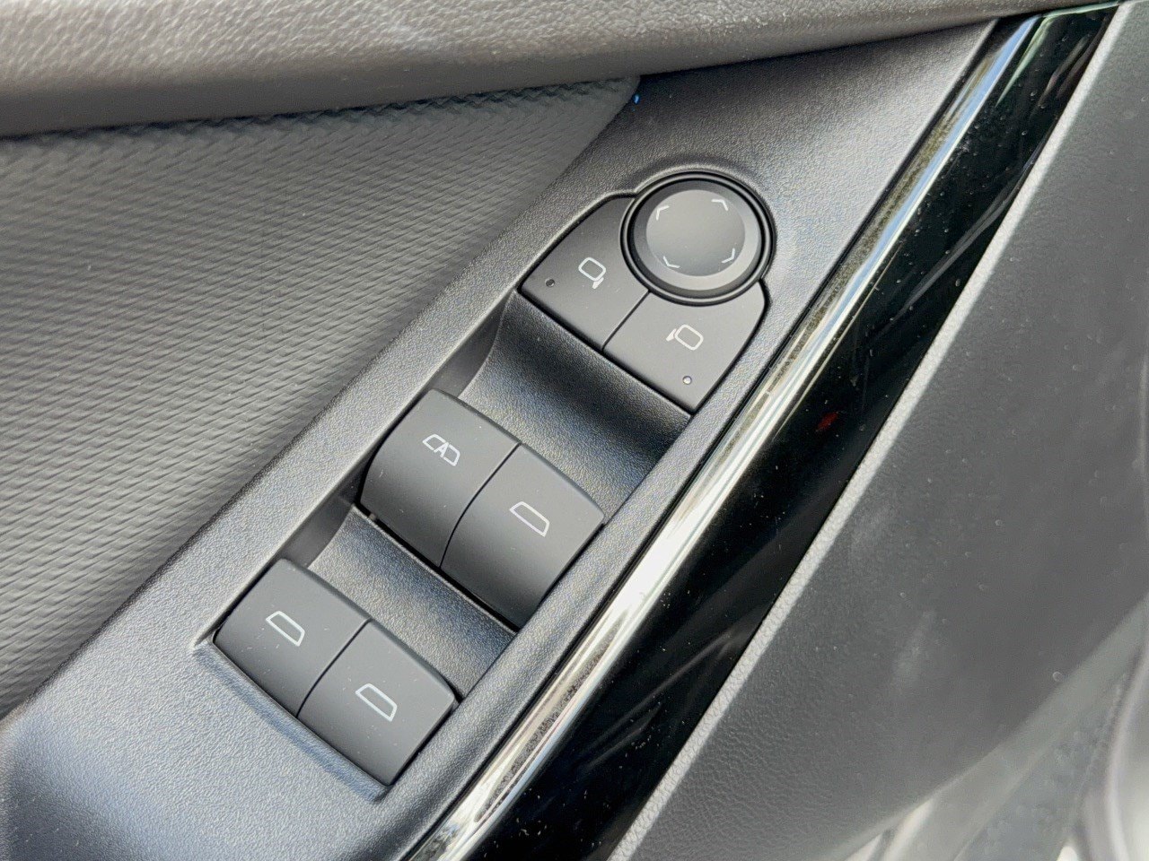 2027 Chevrolet Equinox LT - Photo 15