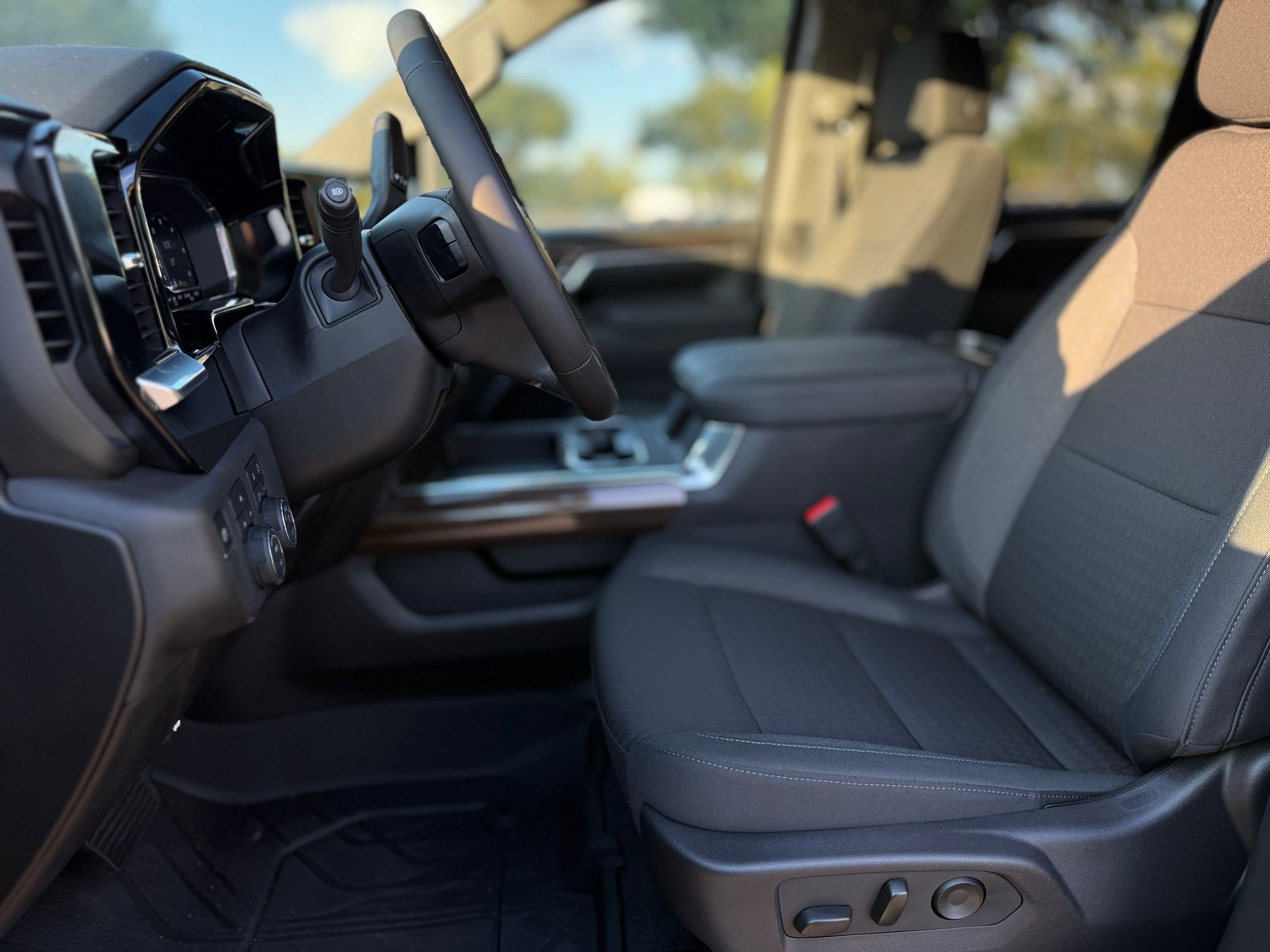2025 Chevrolet Silverado 3500HD LT photo 4