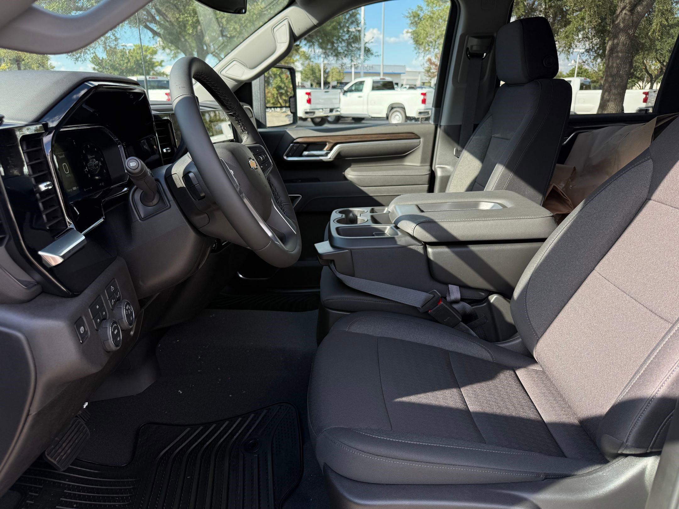 2026 Chevrolet Silverado 3500HD LT photo 4