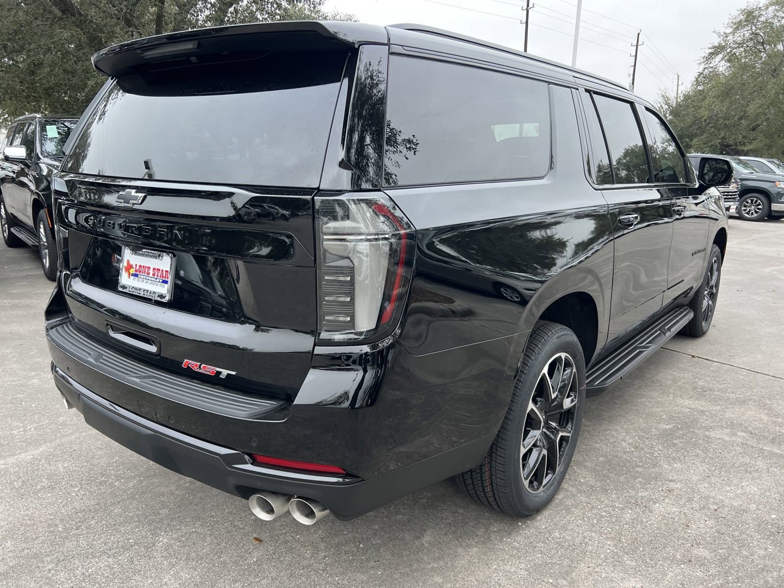2025 Chevrolet Suburban RST photo 3