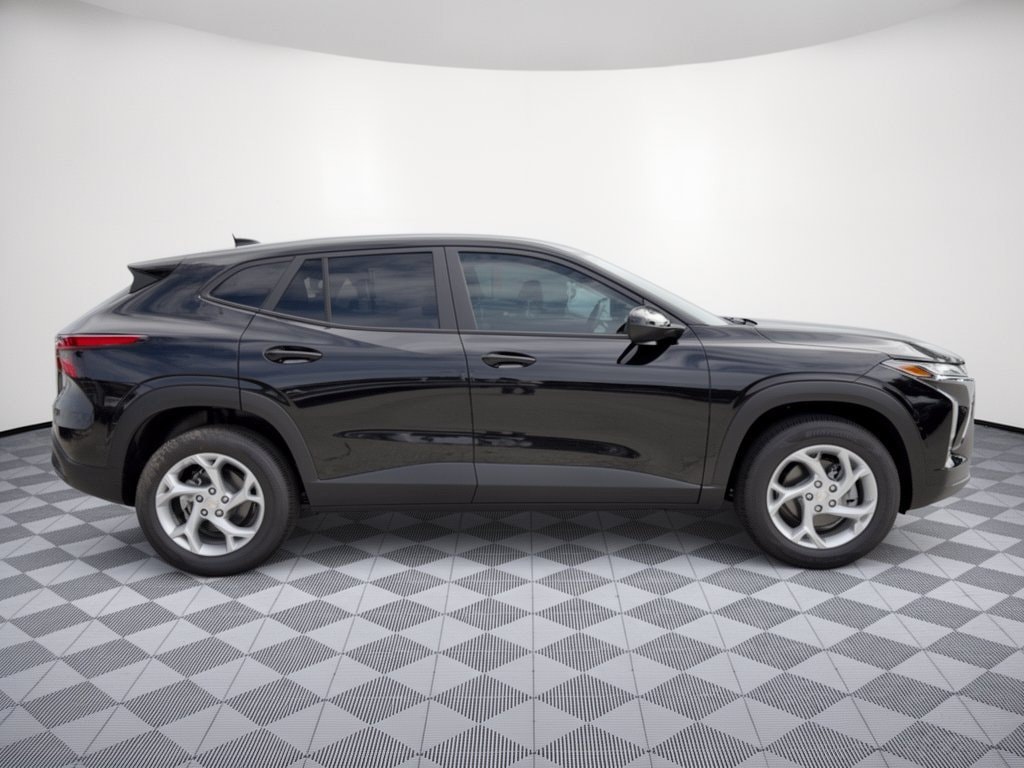 2026 Chevrolet Trax LS - Photo 8
