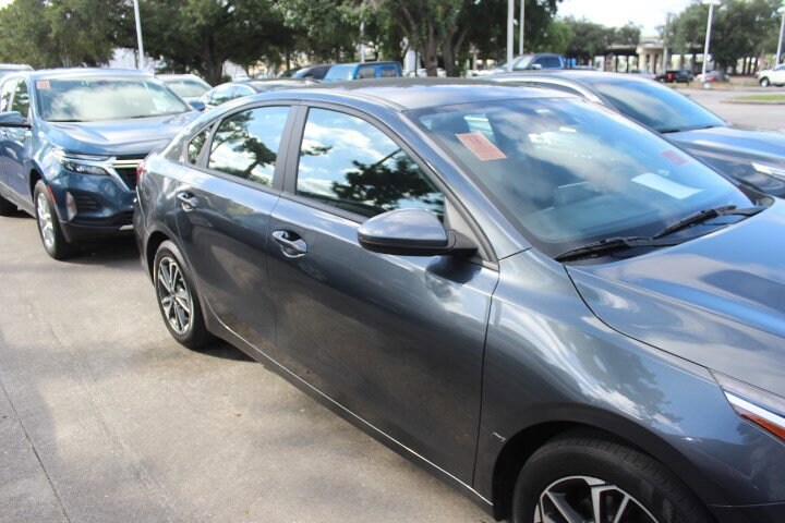 2023 Kia Forte LXS photo 4