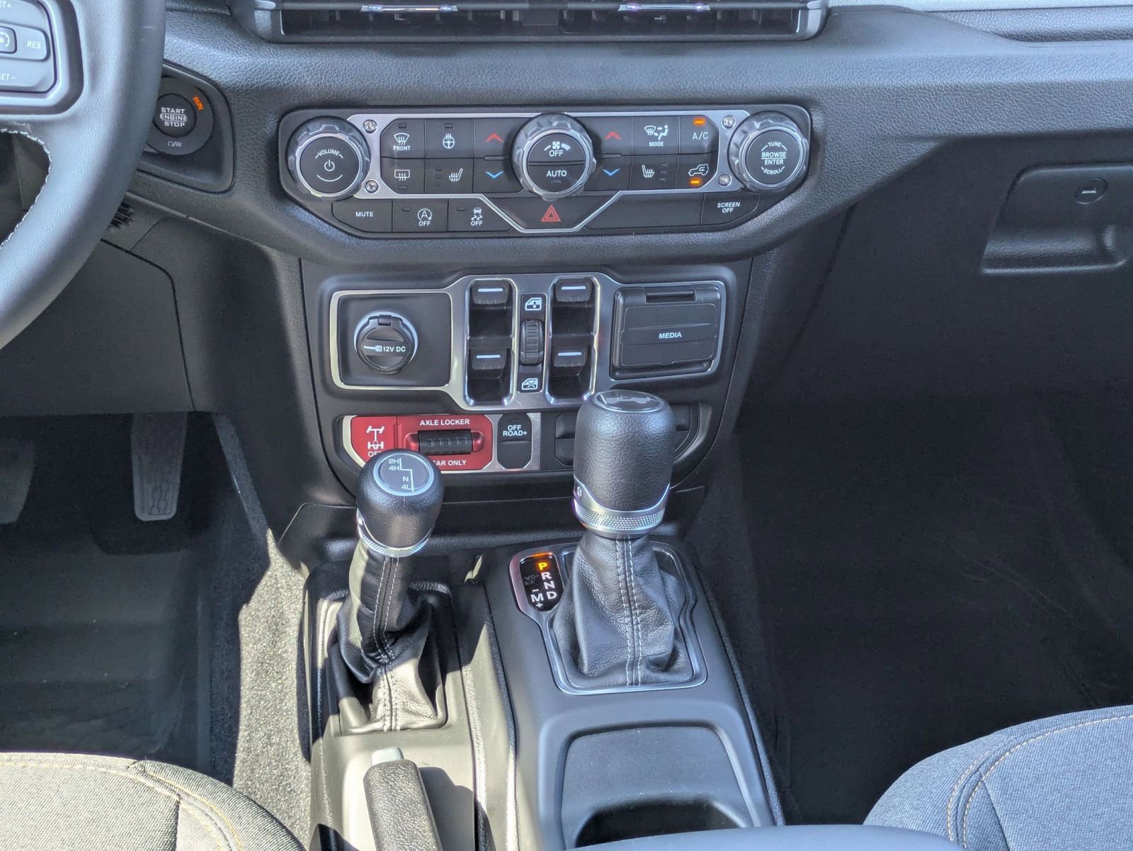 2025 Jeep Wrangler 4-Door Willys - Photo 16