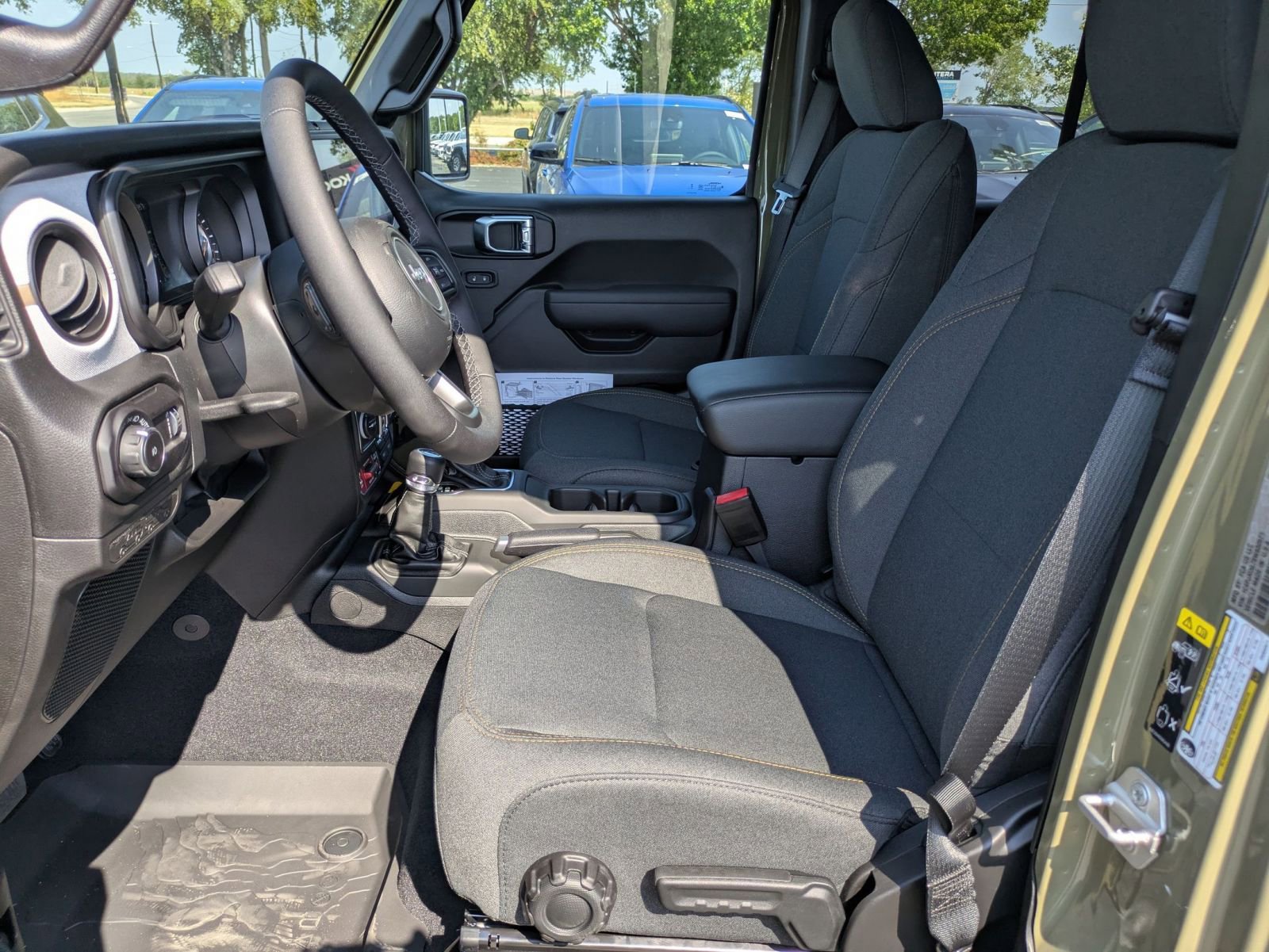 2025 Jeep Wrangler 4-Door Willys - Photo 10