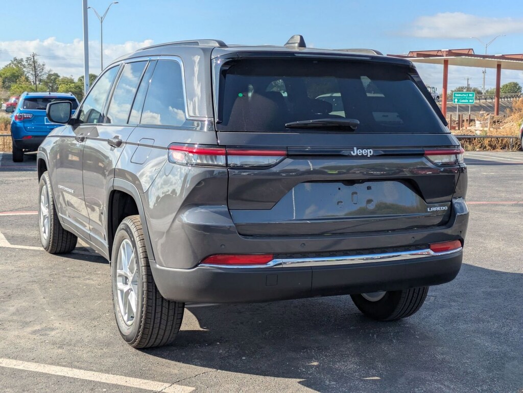 New 2025 Jeep Grand Cherokee LAREDO X 4X2 Sport Utility