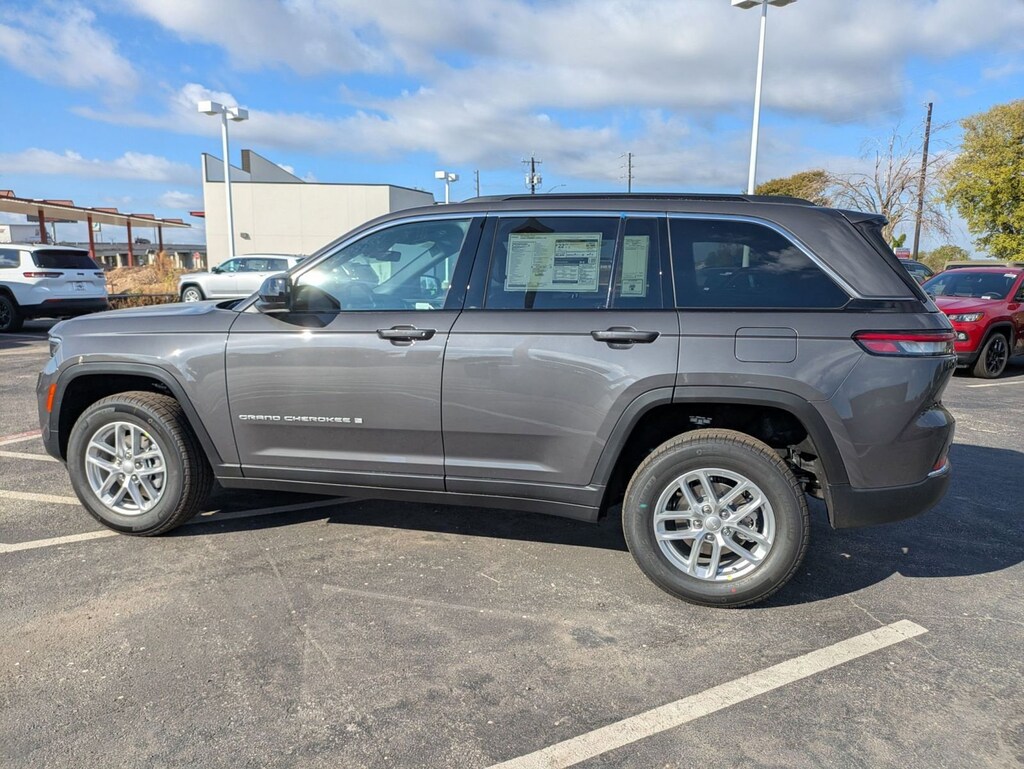 New 2025 Jeep Grand Cherokee LAREDO X 4X2 Sport Utility