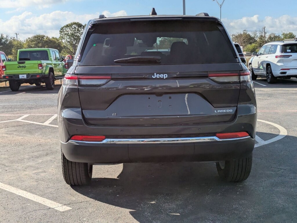 New 2025 Jeep Grand Cherokee LAREDO X 4X2 Sport Utility