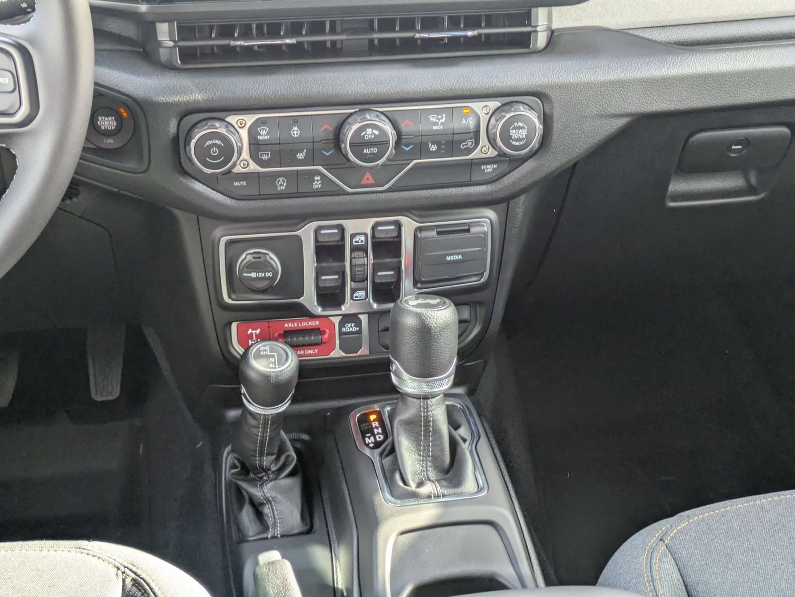 2025 Jeep Wrangler 4-Door Willys - Photo 16