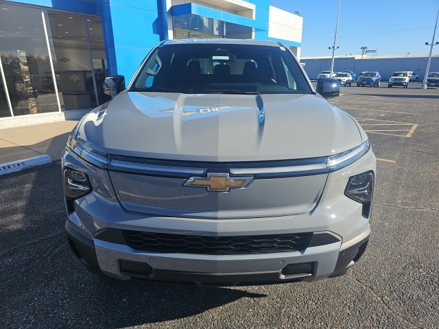 2025 Chevrolet Silverado EV LT photo 2