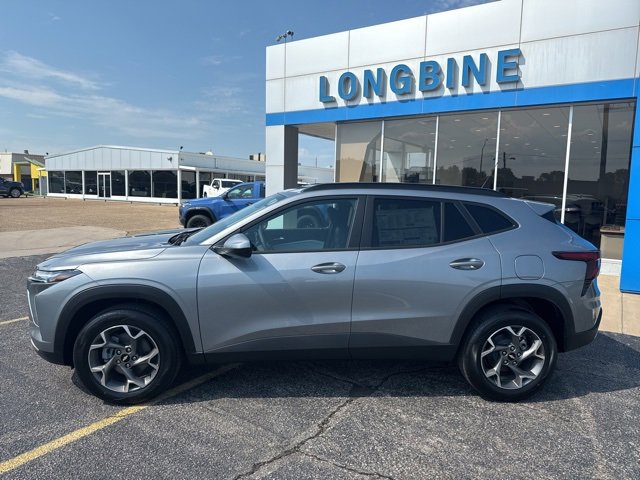 2025 Chevrolet Trax LT photo 4