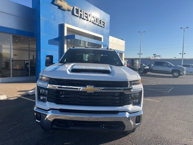 2026 Chevrolet Silverado 3500HD LT photo 2