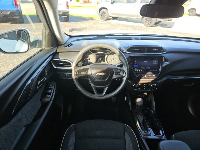 2023 Chevrolet Trailblazer LT photo 3