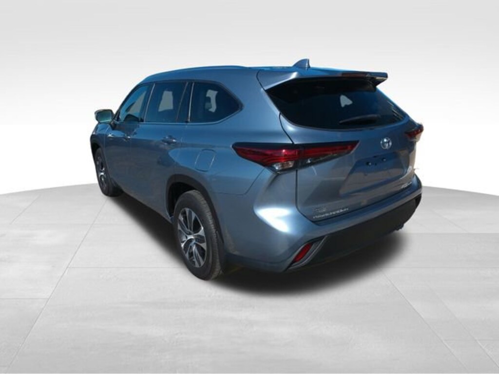 Used 2020 Toyota Highlander For Sale at Longbine Auto Plaza VIN