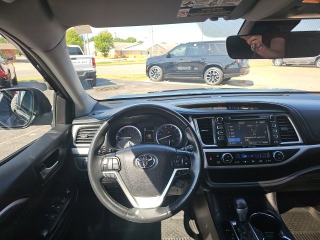 2019 Toyota Highlander SE photo 3