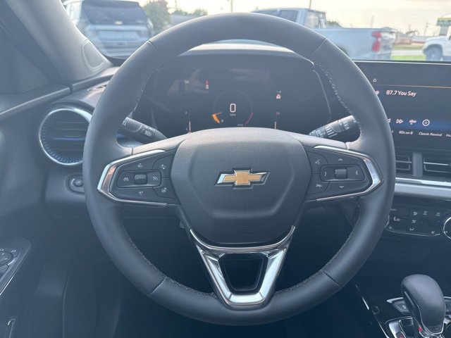 2025 Chevrolet Trax LT photo 3