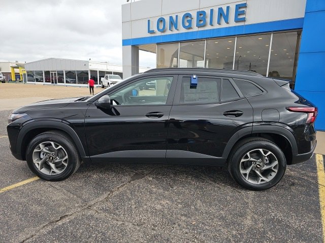 2025 Chevrolet Trax LT photo 3