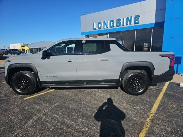 2025 Chevrolet Silverado EV LT photo 4