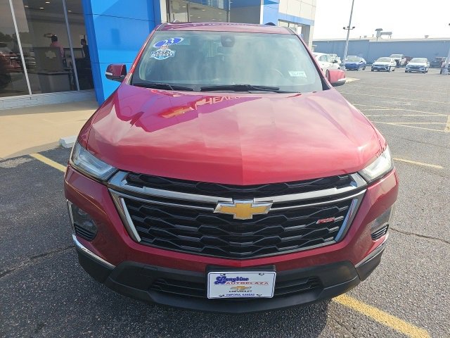 Used 2023 Chevrolet Traverse 1LT with VIN 1GNEVGKW9PJ172427 for sale in Emporia, KS