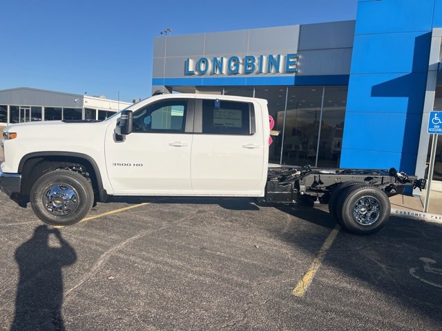 2026 Chevrolet Silverado 3500HD LT photo 4