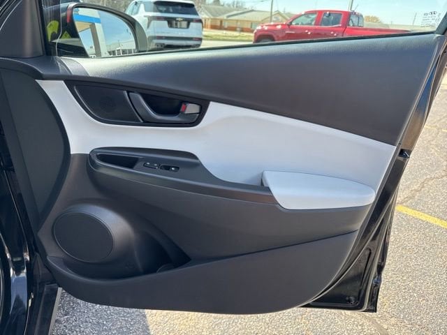 2023 Hyundai Kona SEL - Photo 16