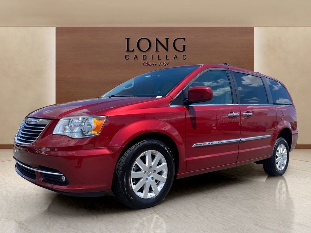 2016 Chrysler Town & Country Touring's photo