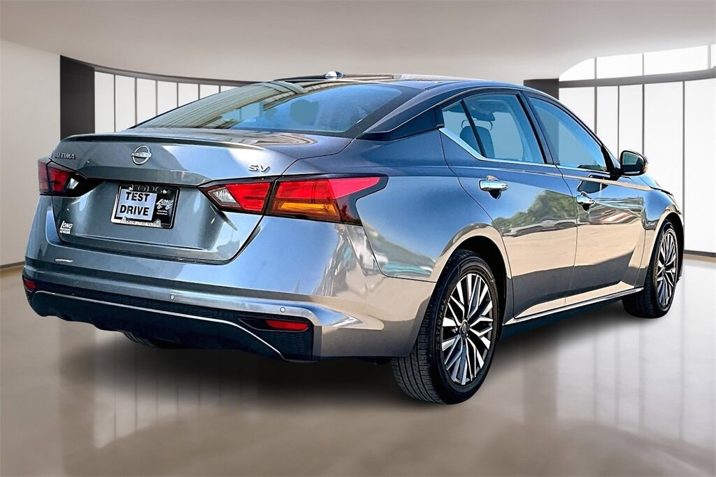 Used 2023 Nissan Altima 2.5 SV