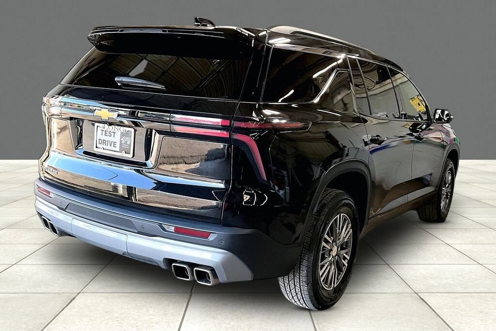 Used 2025 Chevrolet Traverse LT SUV