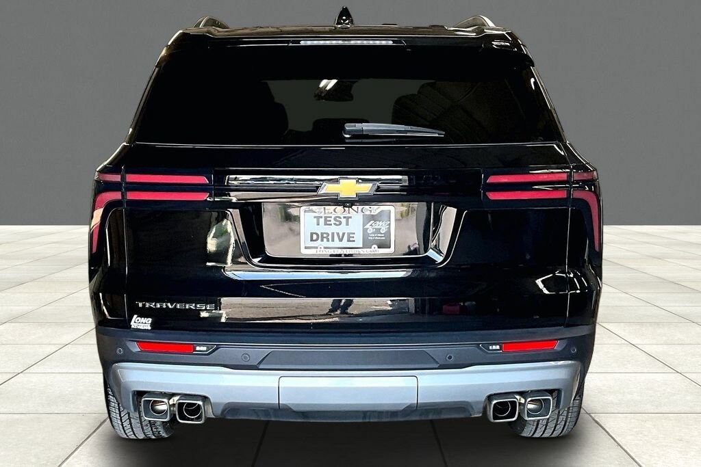 Used 2025 Chevrolet Traverse LT SUV