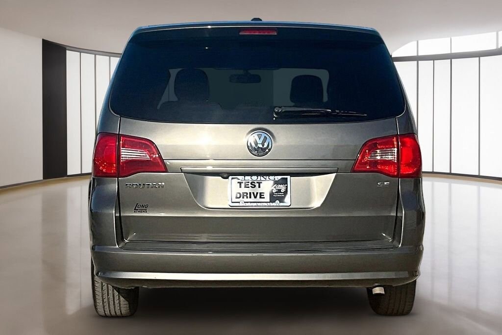 Used 2010 Volkswagen Routan SE Minivan