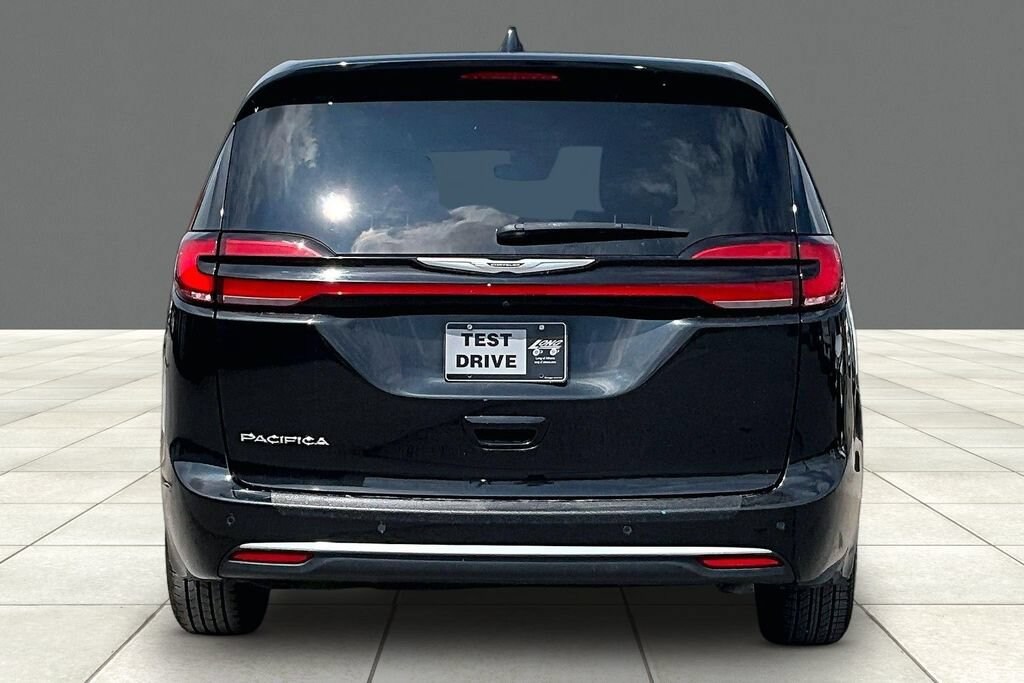 Used 2023 Chrysler Pacifica Touring L