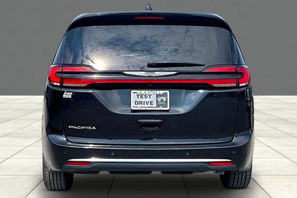 Used 2023 Chrysler Pacifica Touring L