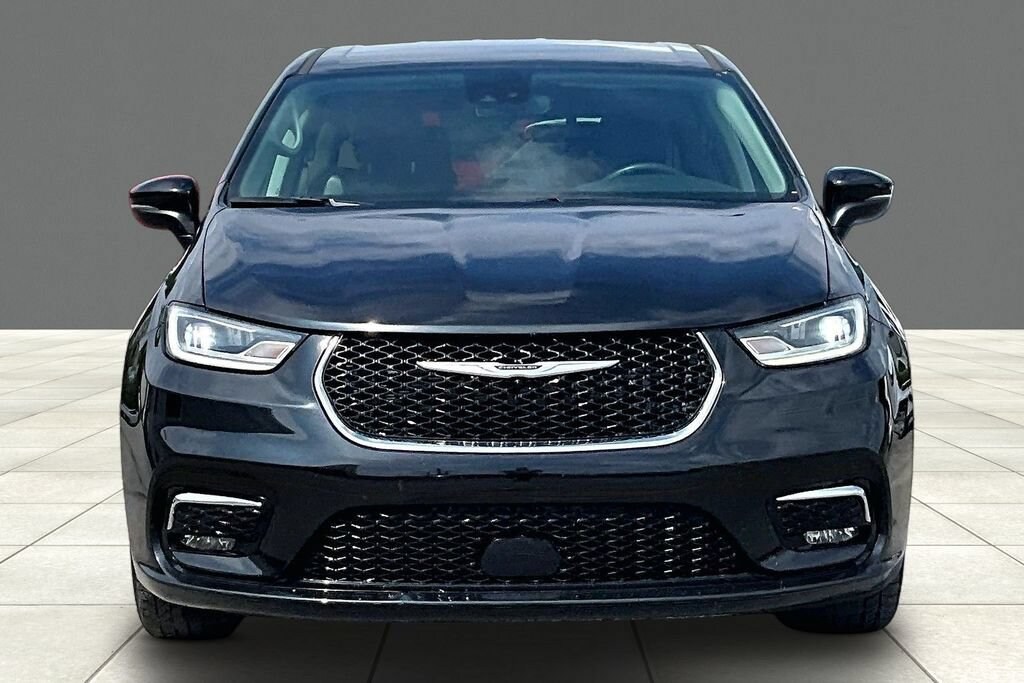 Used 2023 Chrysler Pacifica Touring L